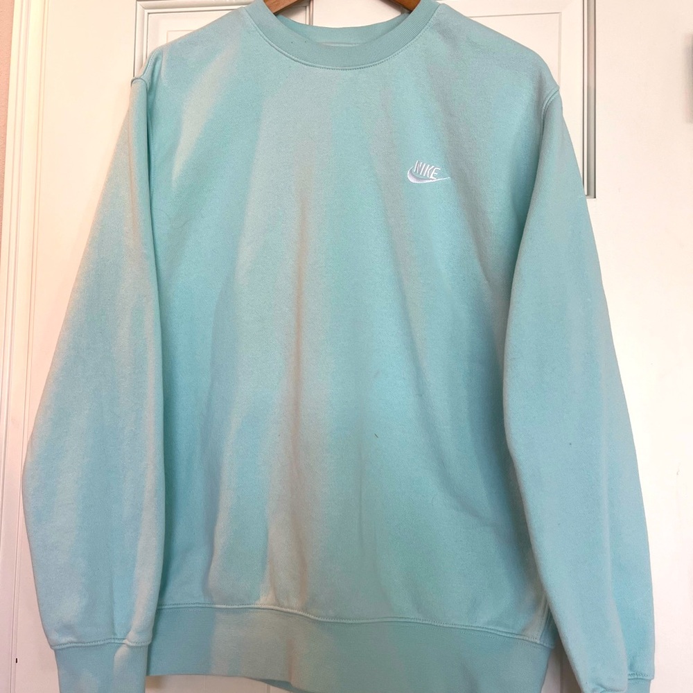 Nike crew neck, size M. Excellent condition.